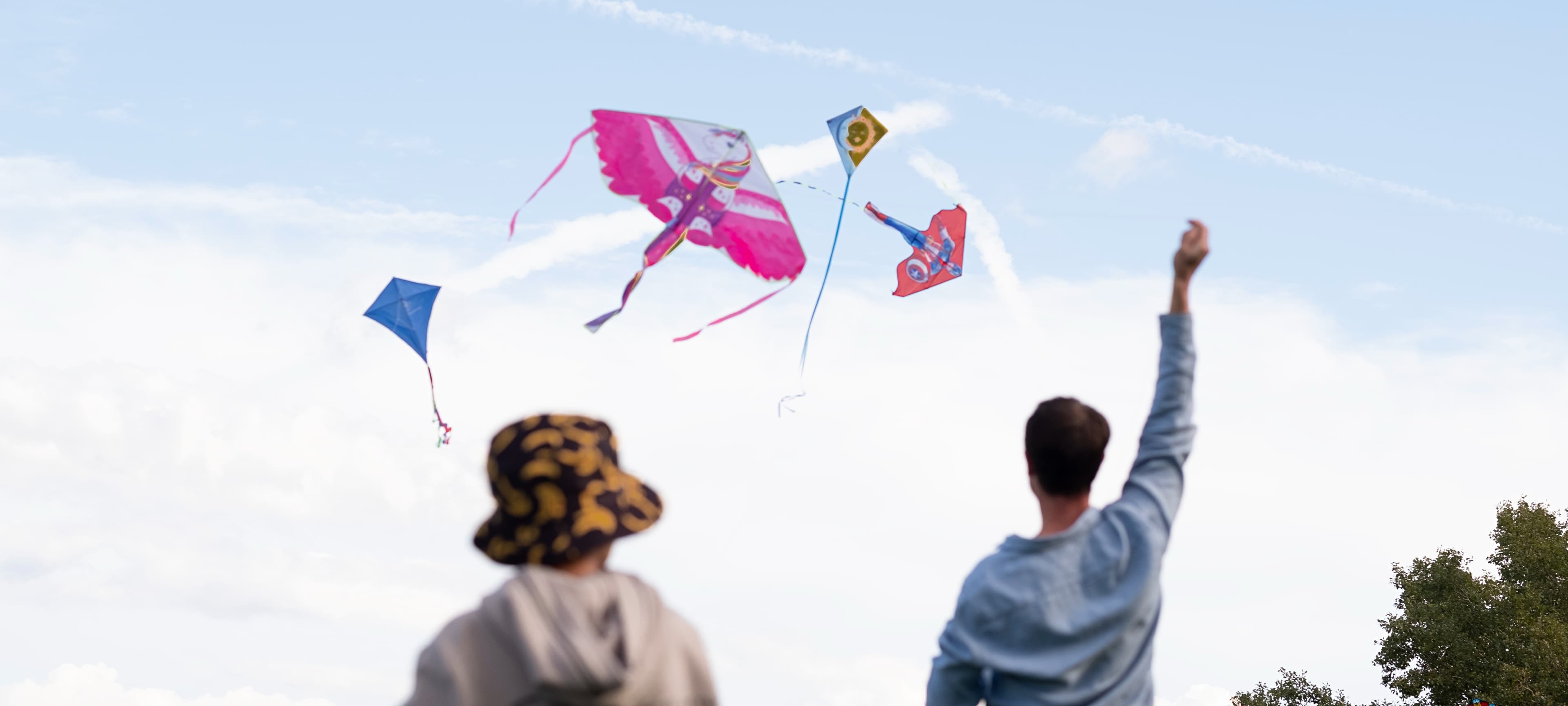 https://bucket-mmb-production.up.railway.app/strapi-uploads/Kite_Festival_at_Devin_Castle_991bef92fb.jpeg